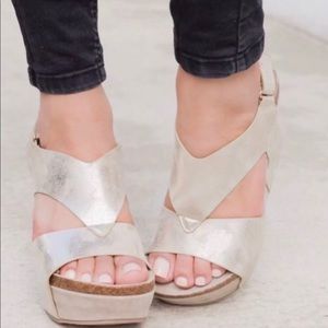 Nature Breeze Women’s Metallic Gold Wedge Sandal